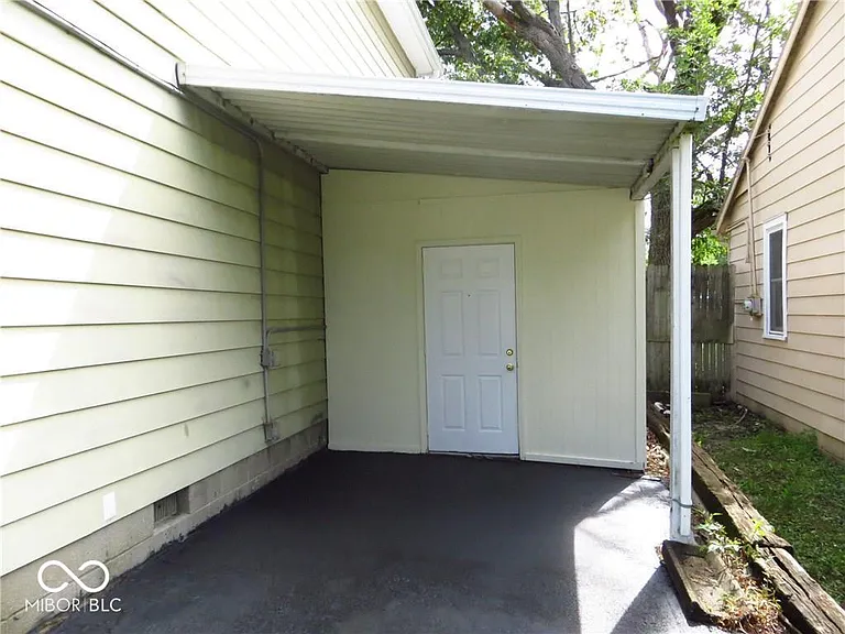 3845 Asbury St — Photo 2
