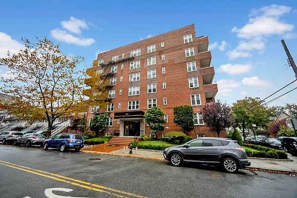 Sold by REMAX Elite | media 3