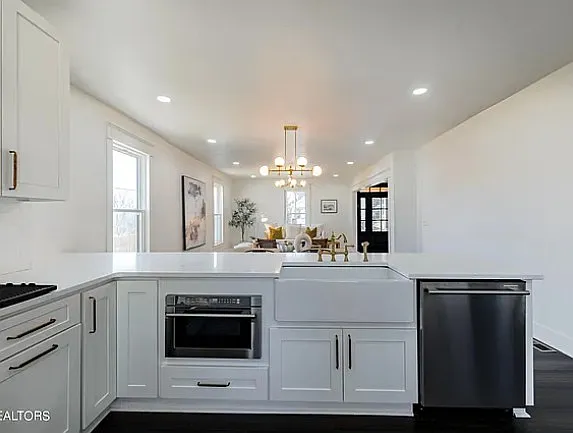 1017 Thompson Pl — Photo 17