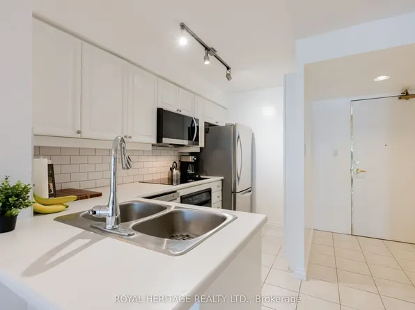 188 Redpath Ave #211, Toronto, ON M4P 3J2