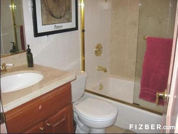 3rd image of 475 Gregory St