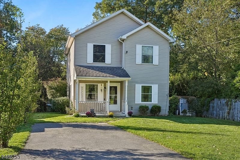 1st image of 2 Elizabeth Pl