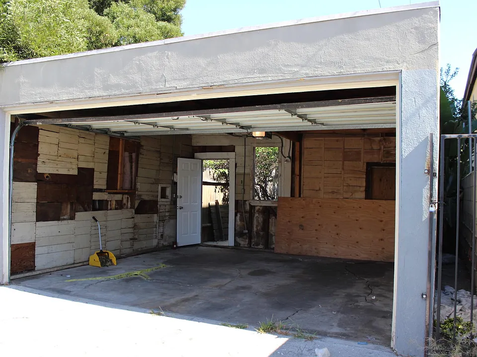 private 2 car garage
