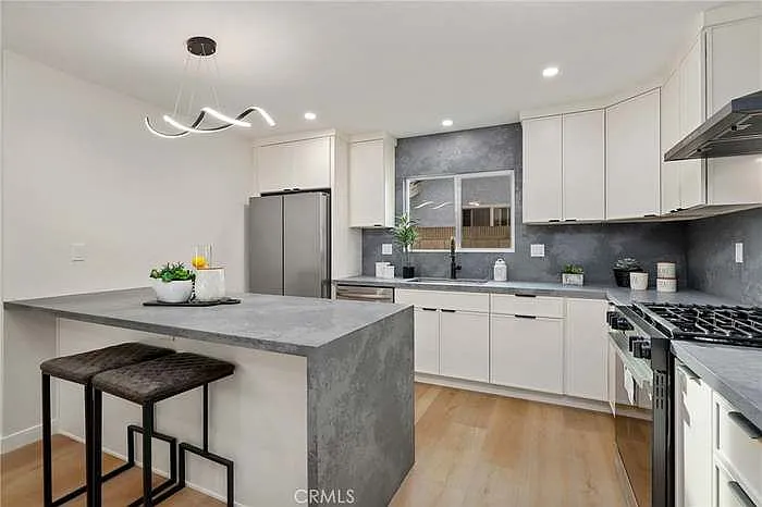 1725 W Harvard St — Photo 9
