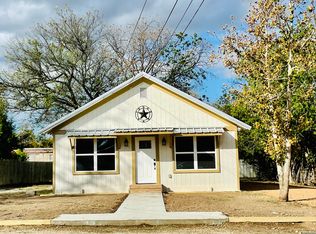 810 Hackberry St, Junction, TX 76849