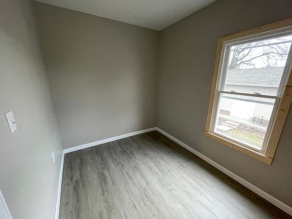 5th image of 10565 Main St #5