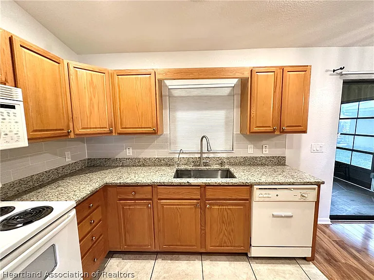 2306 Hidden Creek Cir — Photo 11