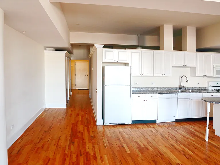 165 N Canal St #1005 — Photo 2