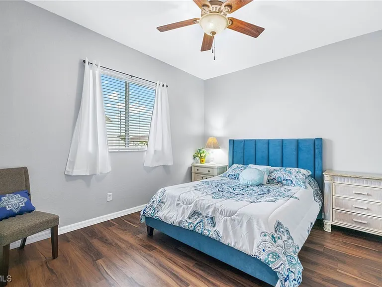 1049 NW 38th Pl — Photo 14