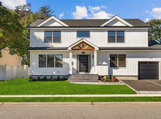 29 Melanie Lane, Syosset, NY 11791