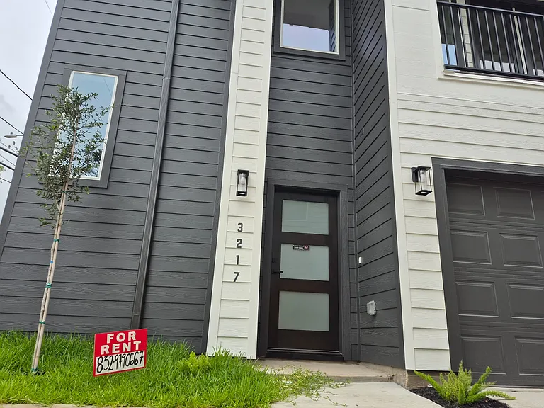 3217 Saint Emanuel St — Photo 1