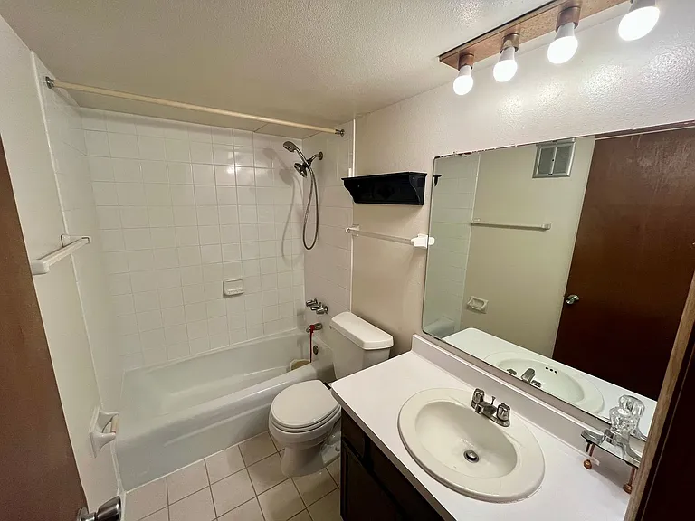 W155N11352 Sylvan Cir — Photo 9