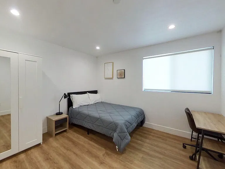 1620 W 35th Pl — Photo 29