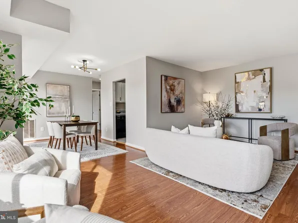 8001 Chanute Pl APT 12, Falls Church, VA 22042