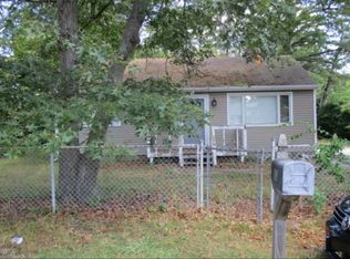 65 Washington Ave, Holtsville, NY 11742