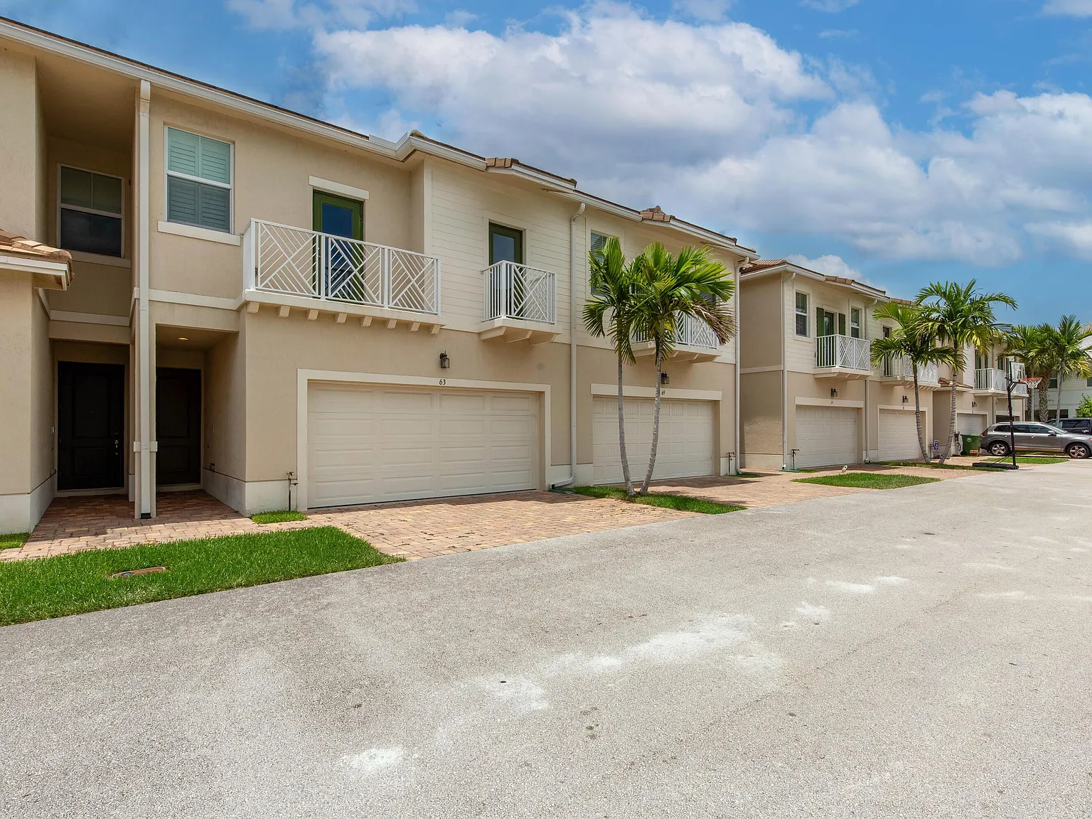 3 bed, 2.5 bath, 2222 sqft, $3,325 — Photo 2