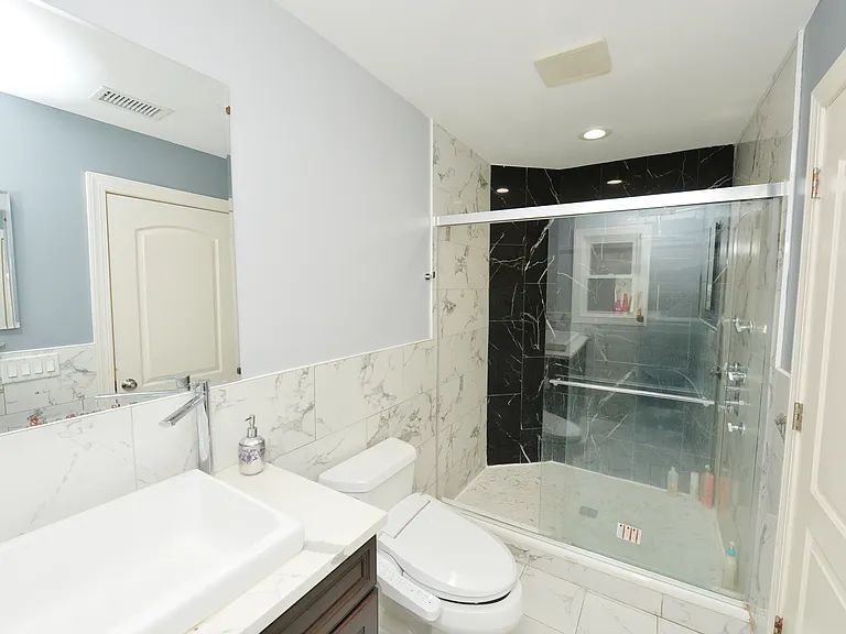 214 Oak St — Photo 15