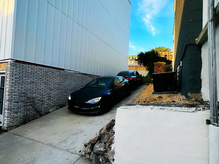 4467 Fleming St — Photo 43