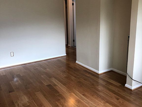3rd image of 3230-3230 Elmhurst Ave