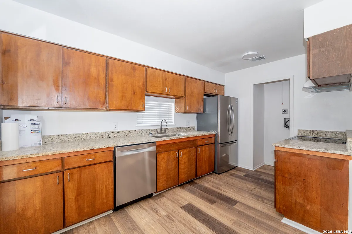 Building Photo - 538 W Elsmere Pl