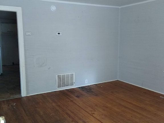 2nd image of 521 W Terrell St
