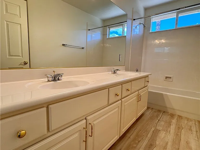 10921 Calcedonian St — Photo 36