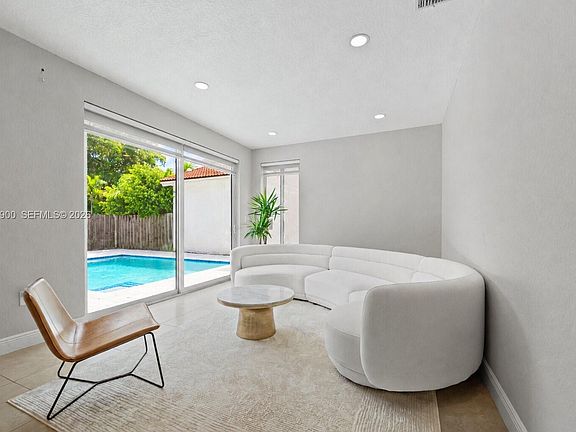 4th image of 15585 SW 112th Way