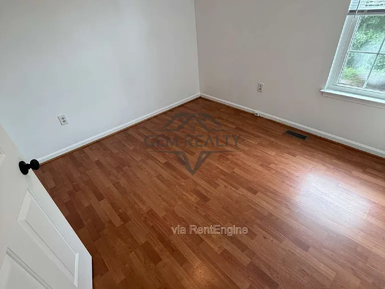 569 Cromwell Ct — Photo 18