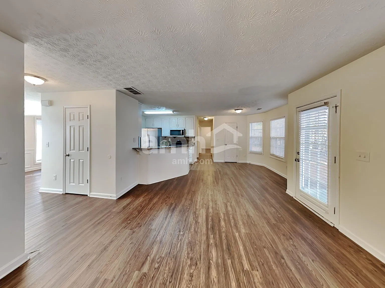 5 bed, 3.0 bath, 2569 sqft, $2,375 — Photo 4