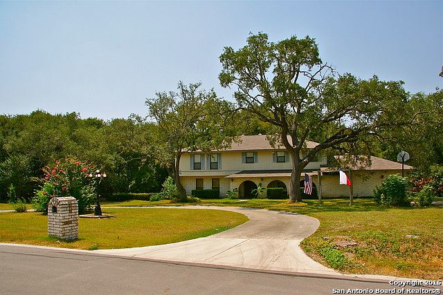 1st image of 102 Spanish Oak St