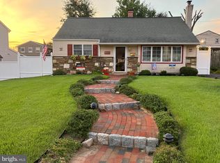 9880 Ferndale St, Philadelphia, PA 19115