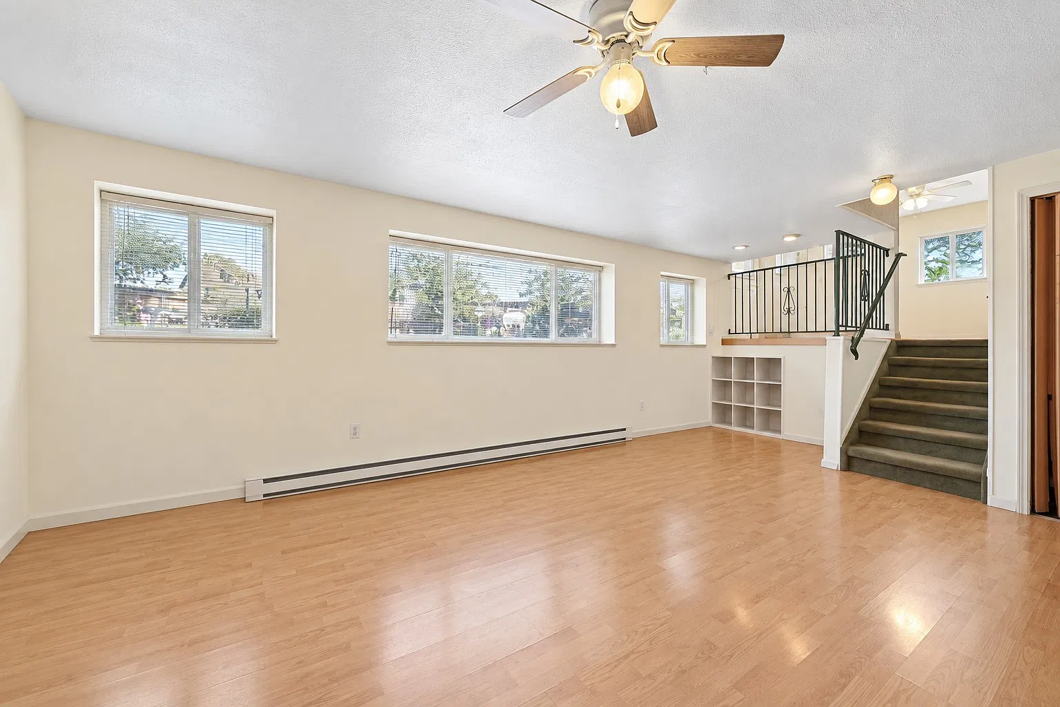 4 bed, 2325 sqft, $2,500 — Photo 3