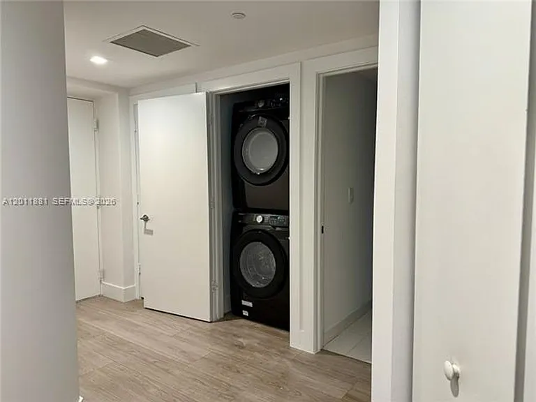 500 Brickell Ave #1407 — Photo 6