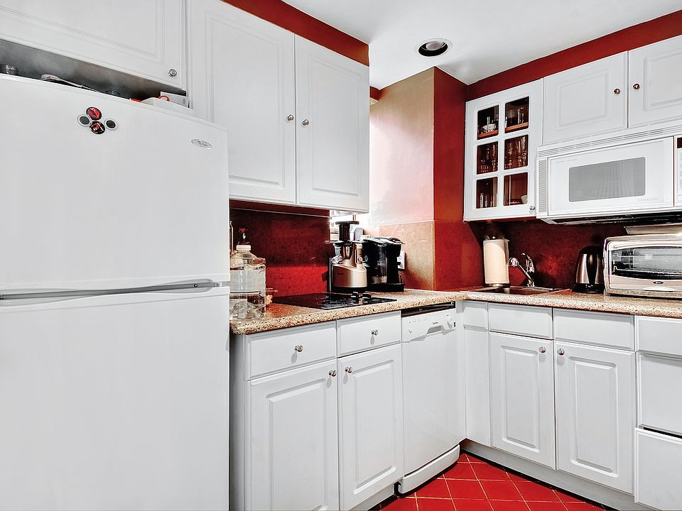 1st image of 320 E 42nd St APT 1101