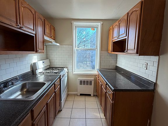 2nd image of 116-118 Chancellor Ave APT 1