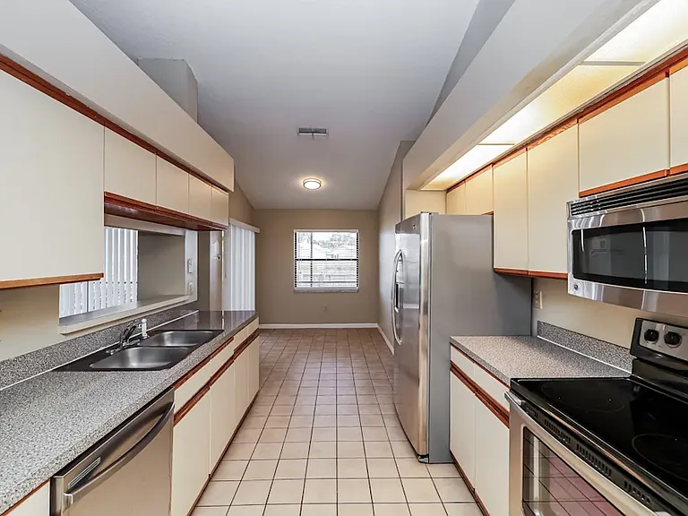 1510 Storington Ave — Photo 2