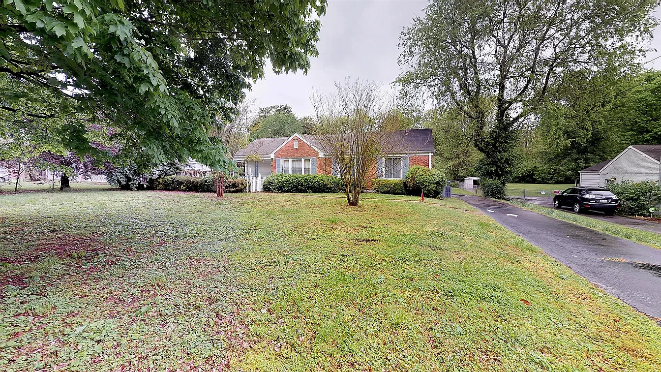 3 bed, 1596 sqft, $2,295 — Photo 2