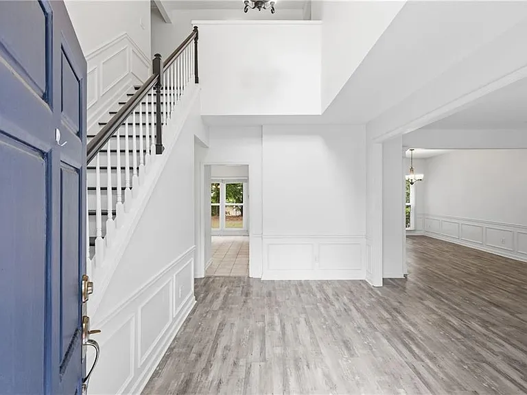 6430 Barwick Ln — Photo 2