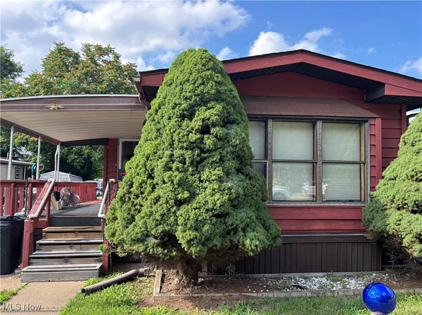 131 Coral Key Dr SE, New Philadelphia, OH 44663