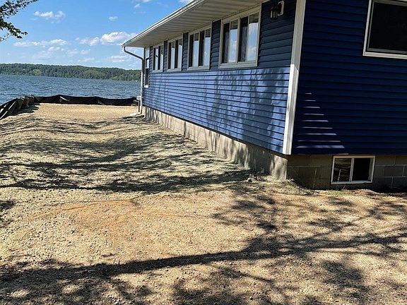 2nd image of 2564 Lake Shore Dr