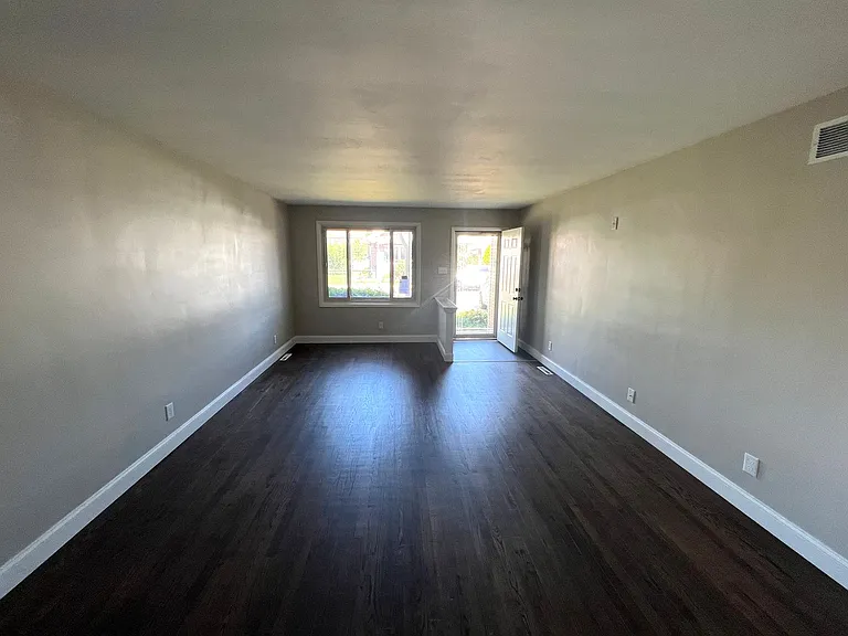 1320 E Livingston St — Photo 2