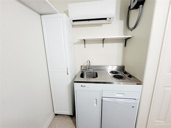 5th image of 1105 W Stubbs St #G
