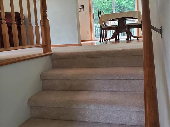 3rd image of 523 Maplewood Dr