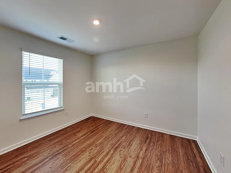 548 Larragan Dr — Photo 16
