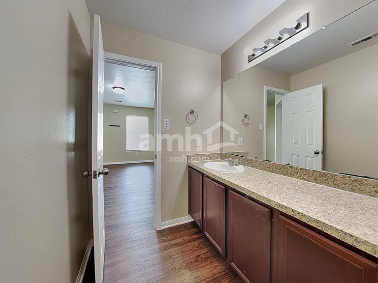 22270 Queenbury Hills Dr — Photo 14