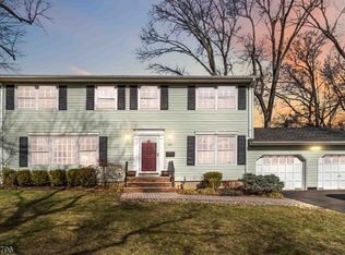 40 Robin Hood Ln, Chatham, NJ 07928