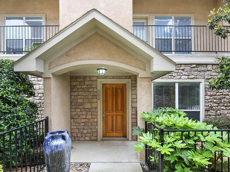3119 Cedarplaza Ln