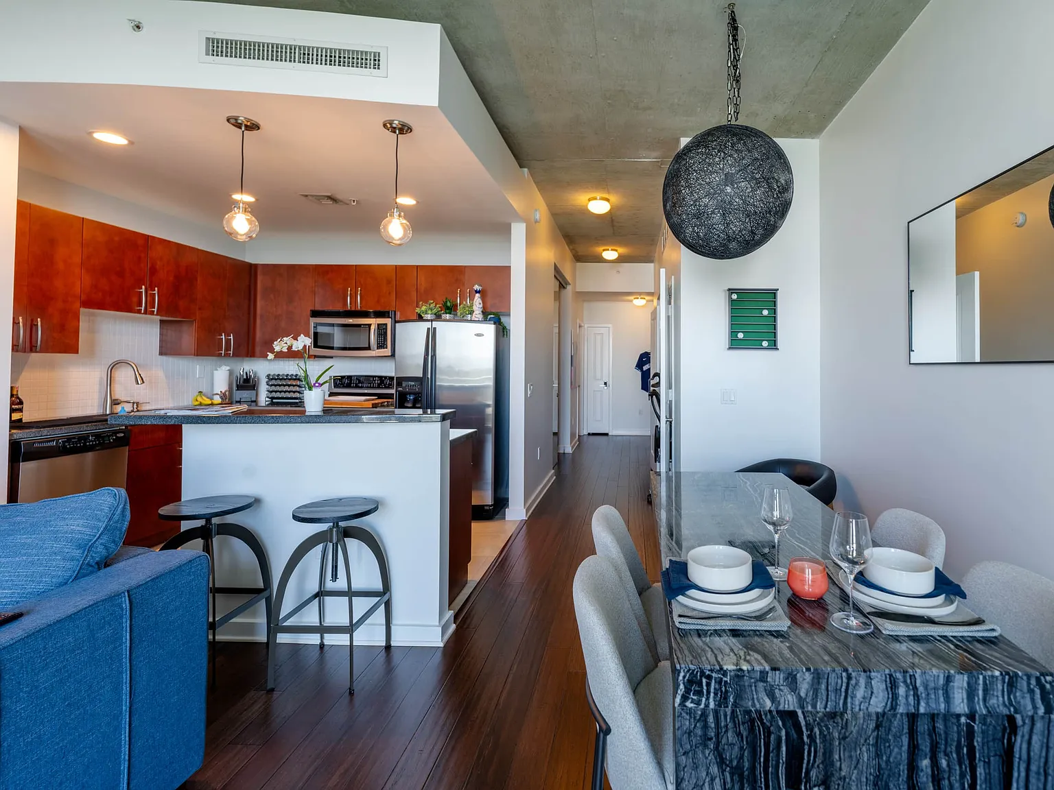 300 S Australian Ave — Photo 4