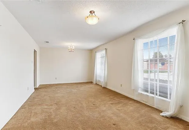 3 bed, 2.0 bath, 1800 sqft, $2,000 — Photo 4