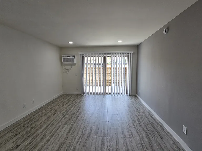 1544 #A7 - Living room